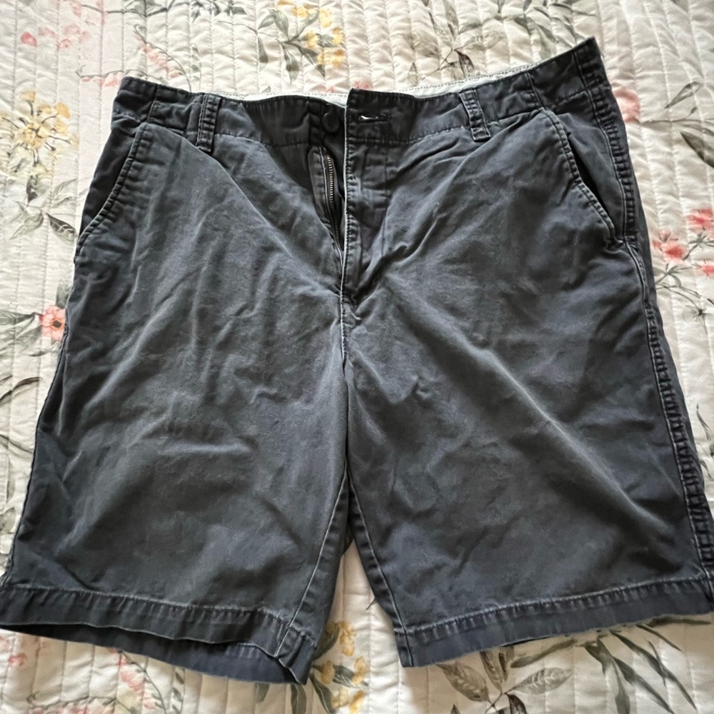 Old navy men’s shorts size 36.  💚 3/$15.